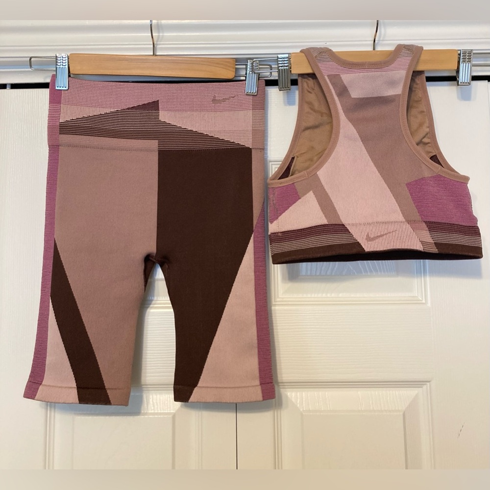 Like NEW Nike Sculpt Icon Set! (Bikers & sports bra.)